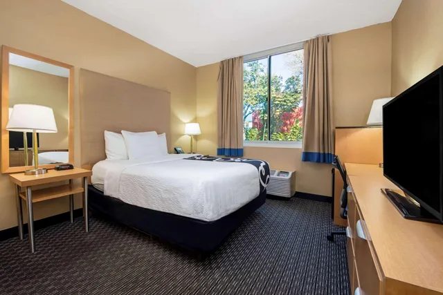 غرفة بإطلالة على المدينة، La Quinta Inn Suites By Wyndham West Palm Beach Airport 1/1