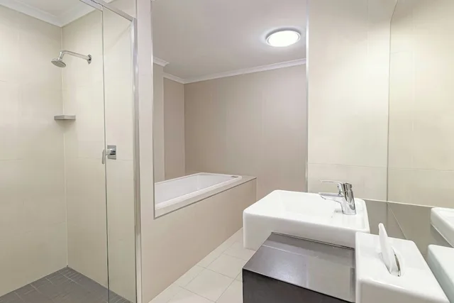غرفة ديلوكس بسرير كينج مع أريكة، Courtyard by Marriott Darwin 2/4