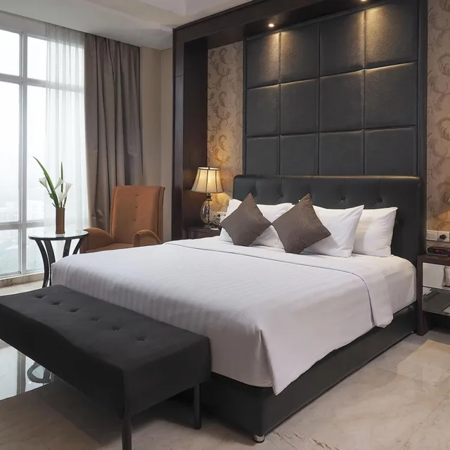 Executive, Suite, King Bed, Grand Mercure Solo Baru 1/3