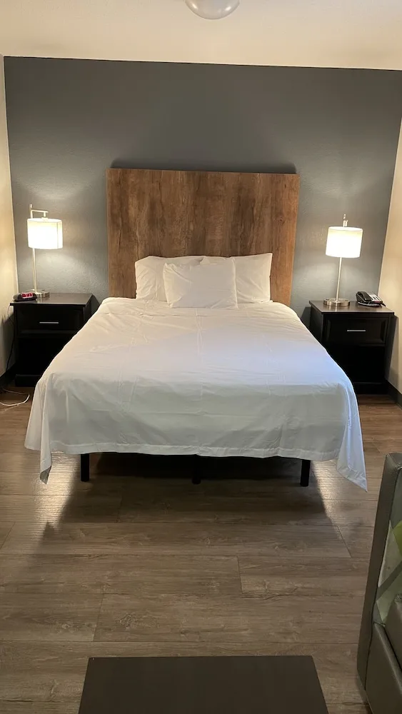 جناح بسرير كينج، Sonesta Simply Suites Memphis 2/5