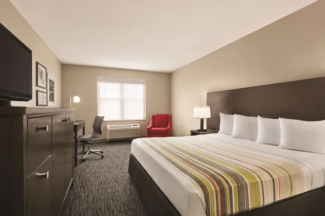 غرفة بسرير كينج لذوي الإعاقة، Country Inn and Suites by Radisson Tampa/Brandon FL 1/4