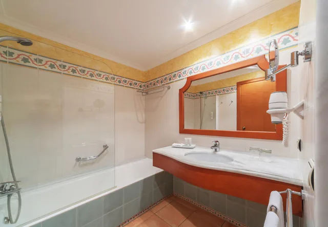 غرفة بسريرين منفصلين بشرفة، La Quinta Menorca by PortBlue Boutique - Adults Only 3/3