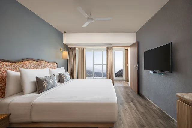 جناح رئاسي بسريرين كوين، Fortune Resort Grace Mussorie 2/4