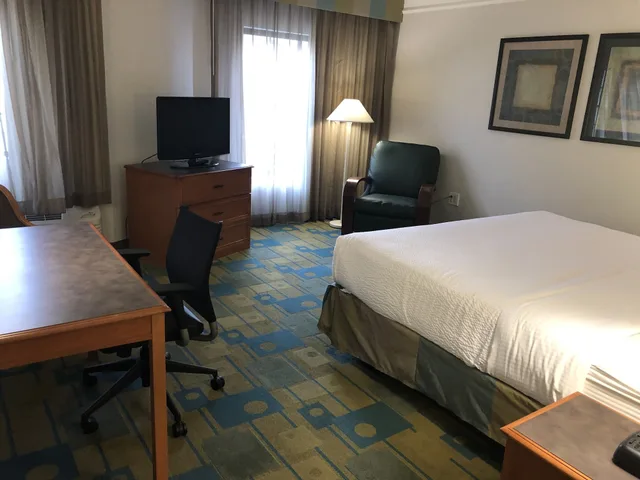 غرفة ديلوكس بسرير كينج، La Quinta Inn by Wyndham Austin Oltorf 3/6