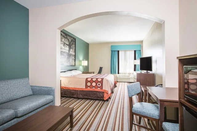غرفة بسرير كينج بحوض استحمام لذوي الإعاقة، Super 8 By Wyndham Port Arthur/Nederland Area 5/9