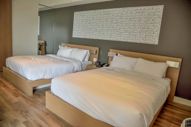 Suite, 2 Queen Beds, Golf Course View, Bathtub، La Cache Du Golf 3/3