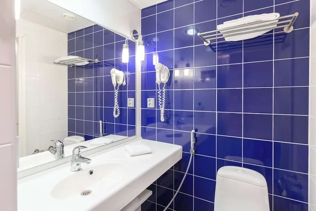 غرفة بسريرين منفصلين مع أريكة، Scandic Kaisaniemi 3/3
