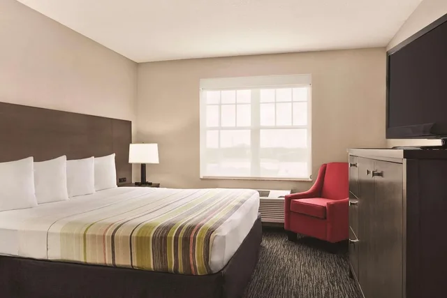 Upgrade, Studio, King Bed, Accessible, Country Inn and Suites by Radisson Tampa/Brandon FL 1/5