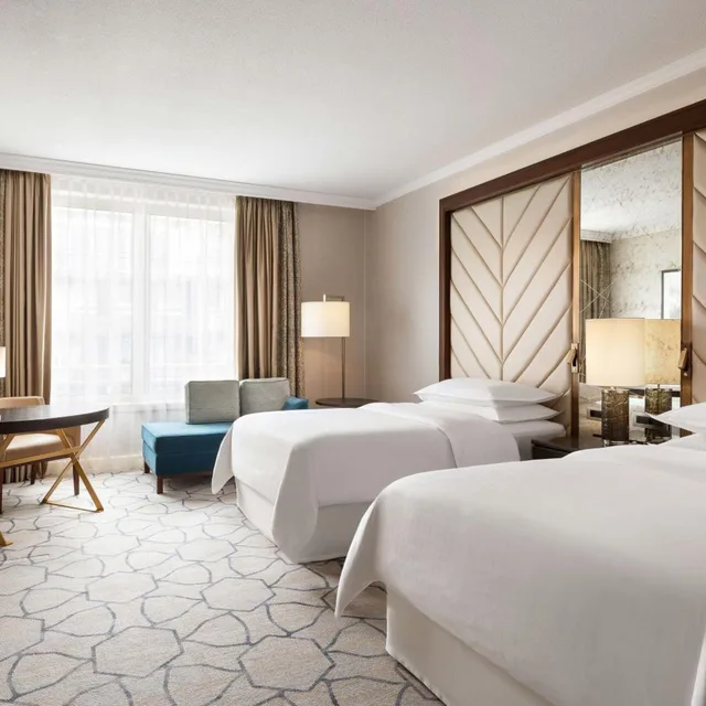 Guest Room, Classic, Twin Beds, Sheraton Grand Warsaw 2/4