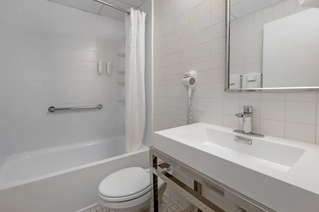 غرفة بسرير كينج، Econo Lodge Hicksville - Long Island 7/8