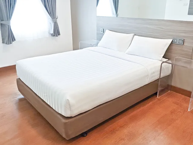 City, Queen Bed, Red Planet Cebu 3/9