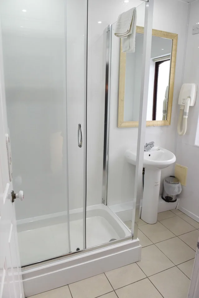 Classic, Double Bed, Courtyard Area، Castlecary House Hotel 3/3