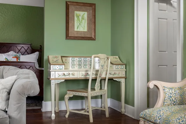 جناح بسريرين كوين، Hamilton-Turner Inn 4/7