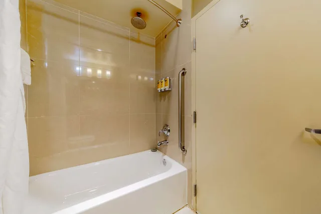 Room, King Bed, Best Western Plus Miami Airport North Hotel & Suites 4/4