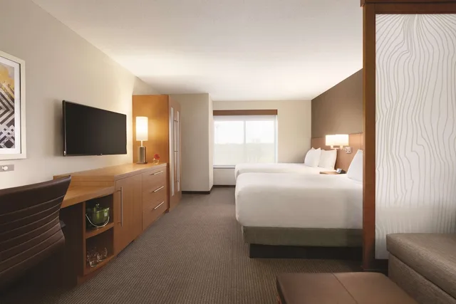 غرفة بسريرين كوين مع أريكة لذوي الإعاقة، Hyatt Place Niagara Falls 2/4