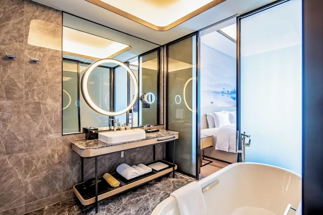 غرفة تنفيذية بسرير كينج بإطلالة على البحيرة مع دخول الصالة، Pullman Suzhou Taicang 5/5
