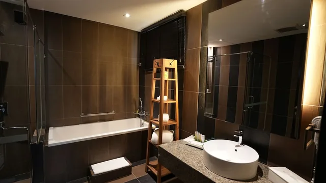 Garden Suite, 1 Queen and 1 Single Bed، Ombak Villa Langkawi 3/4
