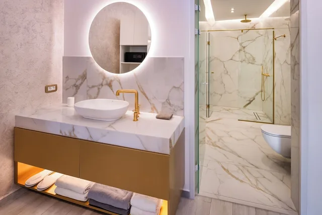 جناح بسرير كوين بحوض استحمام، Aura Suites 3/4