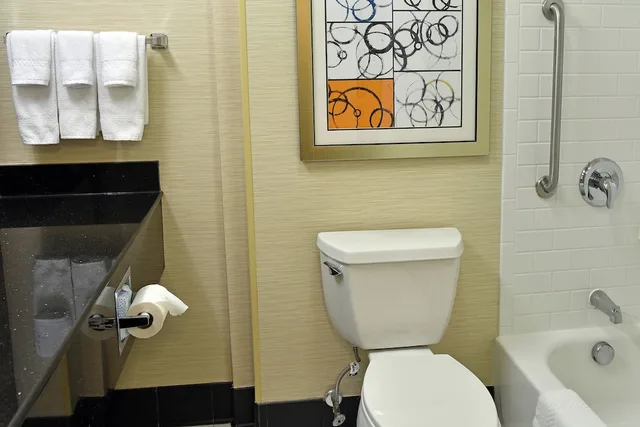 غرفة بسرير كينج لذوي الإعاقة، Fairfield Inn & Suites Hartford Airport 4/5
