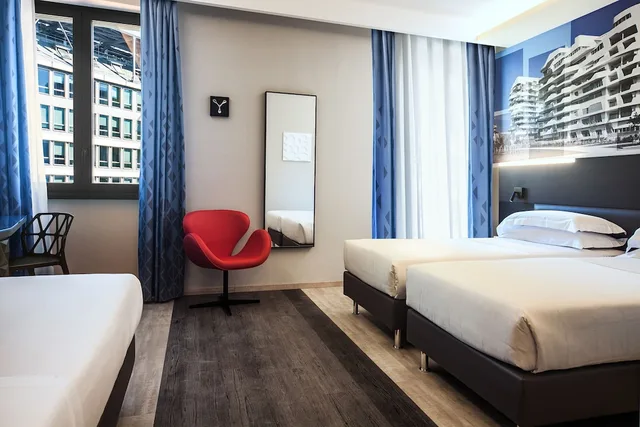 Room, Triple, Twin Beds, Sofa, iQ Hotel Milano 1/4