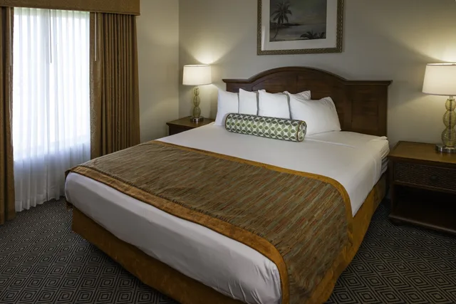 غرفة جونيور بسرير كينج بغرفة نوم واحدة مع أريكة بمطبخ صغير، Tahiti Village Resort And Spa 3/10