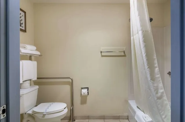 Room, Queen Bed, Accessible, Quality Inn & Suites Silverdale Bangor-Keyport 7/8