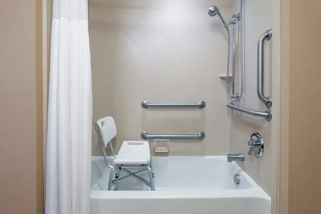 غرفة بسريرين كوين لذوي الإعاقة، Hampton Inn Springfield South Enfield 2/3