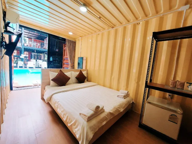 Room, Queen Bed, Pool Access، Retro Box Hotel 1/1