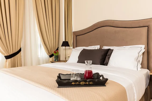 جناح ركني بسرير كينج بشرفة، Athens Mansion Luxury Suites 6/10