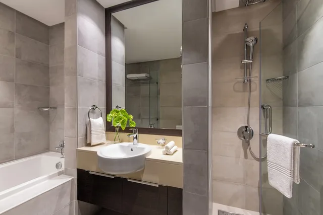 شقة ديلوكس بسريرين مزدوجين بشرفة بغرفتي نوم، Marriott Executive Apartments Doha, Le Mirage City Walk 4/4