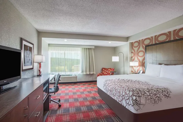 غرفة، La Quinta Inn & Suites by Wyndham DC Metro Capital Beltway 2/4