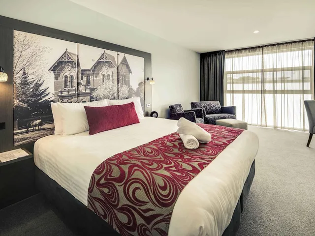 غرفة بريفيليج بسرير كينج، Mercure Warragul 3/7