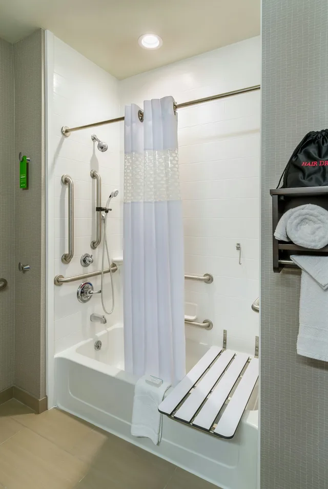 غرفة بسرير كينج لذوي الإعاقة، Hampton Inn Suites Portland Vancouver 3/3