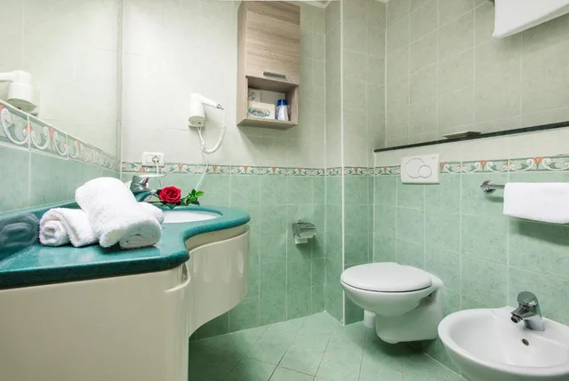 غرفة قياسية رباعية، Hotel Losanna Gabicce Mare 3/5