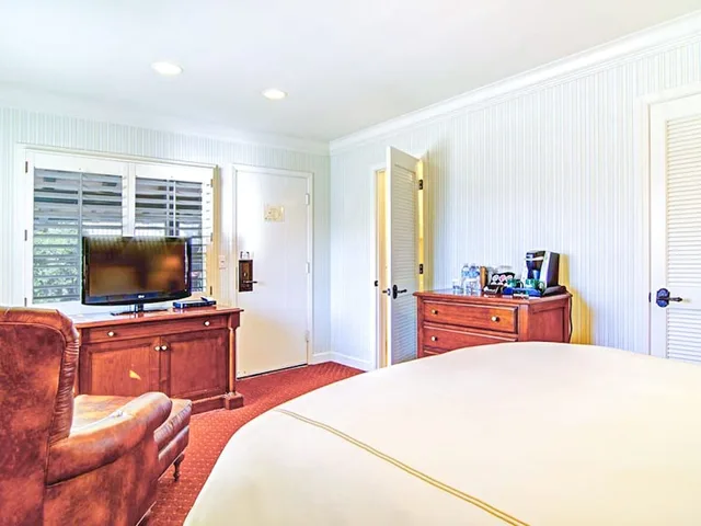 غرفة قياسية بسرير كوين، Wayside Inn 3/4