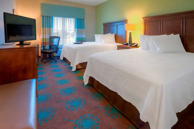 غرفة بسريرين كوين مع أريكة لذوي الإعاقة، Hampton Inn & Suites Destin 4/10