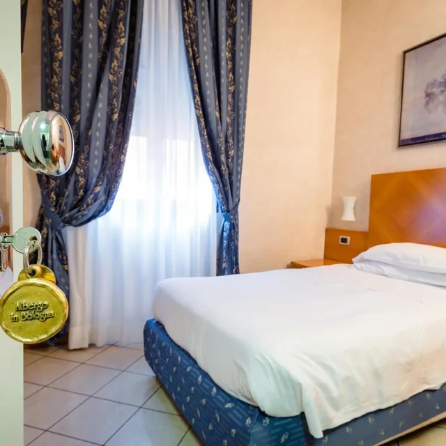 Room, Single, French Bed، Albergo Centrale Bologna 7/10