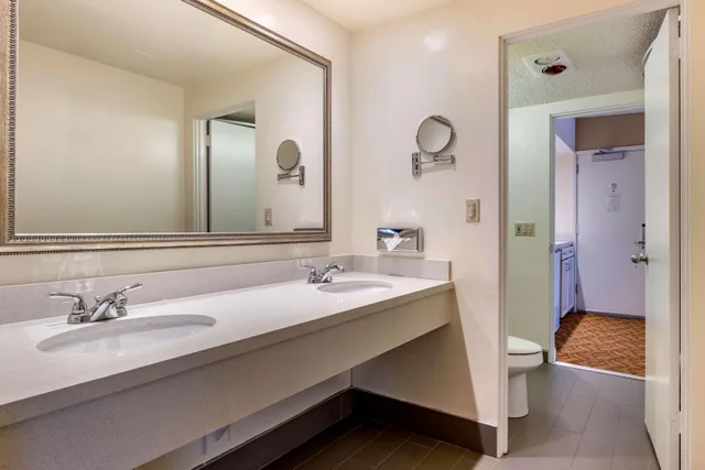 Suite, King Bed, Sofa, Living Area, Hot Tub, Best Western Plus Thousand Oaks Inn 3/3