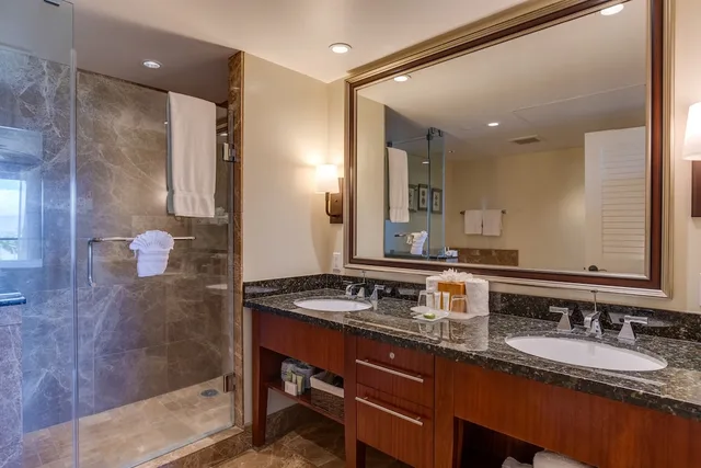 جناح بسريرين كينج بإطلالة على البحر بـ3 غرف نوم مع أريكة، OUTRIGGER Honua Kai Resort & Spa 8/10