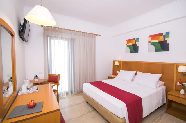 غرفة بسرير كوين بإطلالة على البحر، Sunshine Hotel 2/10
