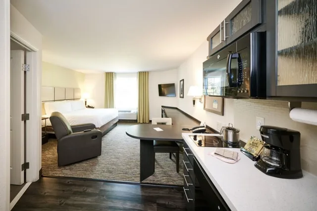 Studio, Suite, CANDLEWOOD SUITES PUEBLO 2/4