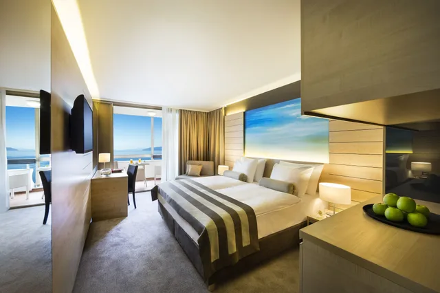 غرفة سوبيريور بسريرين منفصلين بإطلالة على البحر، Hotel Excelsior 1/4
