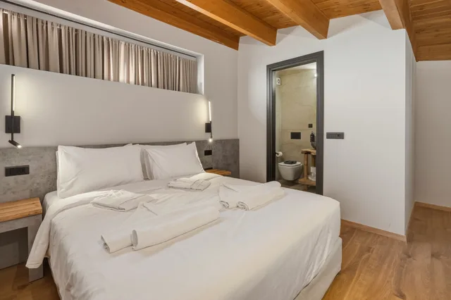 2 Bedrooms, Suite, Two Story, Outdoor Jetted Tub، VOLTA Seaside hotel - Adult-only 7/10