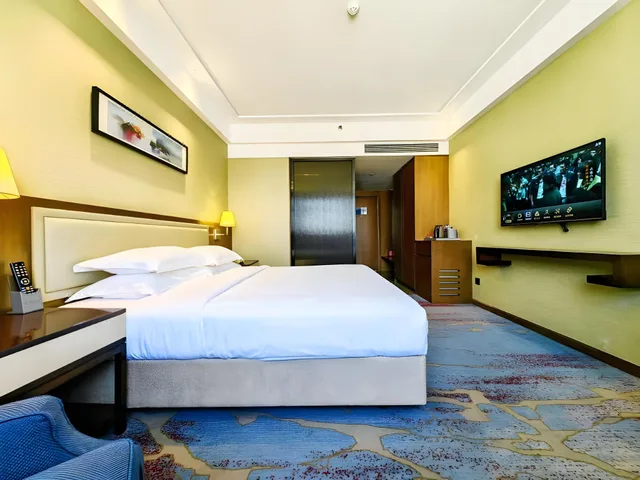 Deluxe, Queen Bed, Wanyue Grand Skylight Hotel Shenzhen 2/2