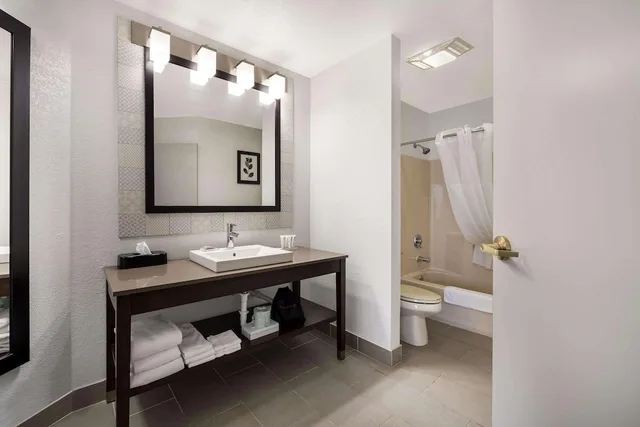 جناح بسرير كينج لذوي الإعاقة، Country Inn Suites By Radisson Freeport Il 1/1