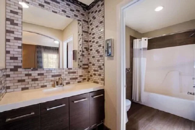 غرفة قياسية بسرير كينج، Rodeway Inn Near Coachella 8/9