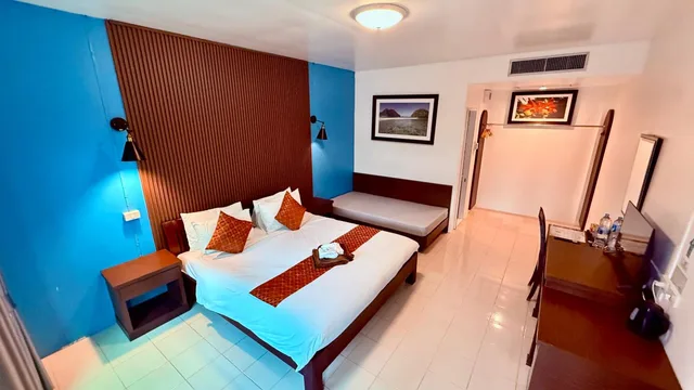غرفة سوبيريور بسرير كينج بإطلالة على المسبح مع أريكة، Ao Nang Baan Suan Resort 1/7