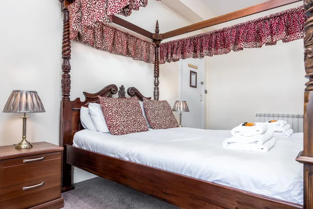 Superior, King Bed, Sea View, Baywindow، The Riviera Guesthouse 2/2
