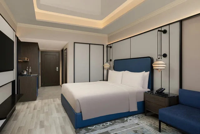 غرفة بسرير كينج لذوي الإعاقة، Doubletree by Hilton Bengaluru Airport 4/7