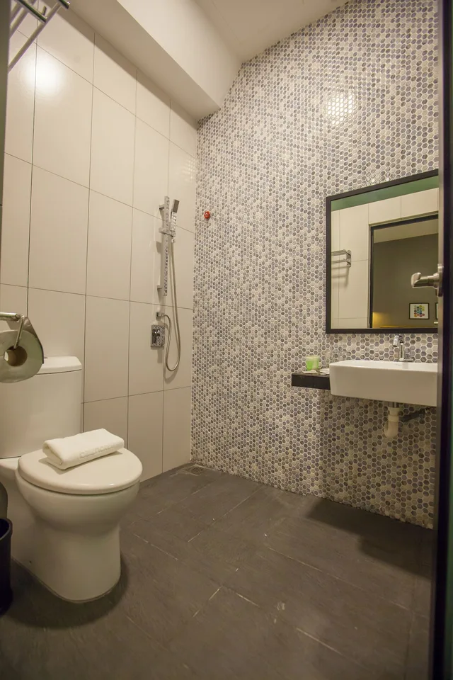 Superior, Twin Beds, No Window، Bzz Hotel 3/3